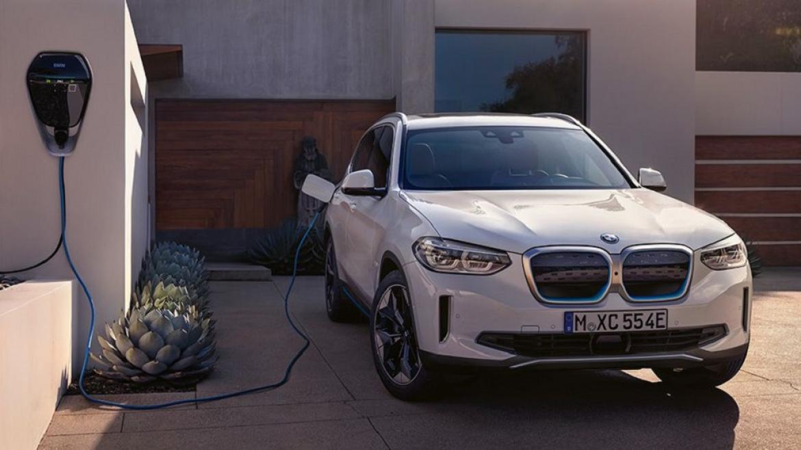 Onder stroom en startklaar: ontdek de highlights van de eerste BMW iX3.
